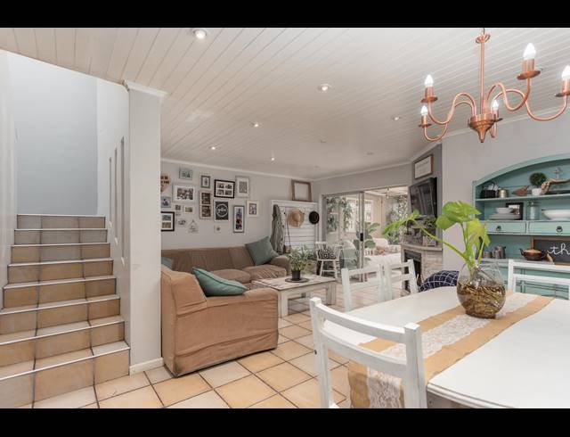 3 BEDROOM MAISONETTE FOR SALE IN BRACKEN HEIGHTS